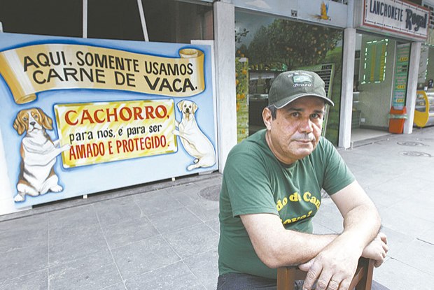 lanchonete_faz_placa_para_avisar_que_não_usa_carne_de_cachorro_em_salgados-foto_de_Joao_Laet_Agencia_O_Dia